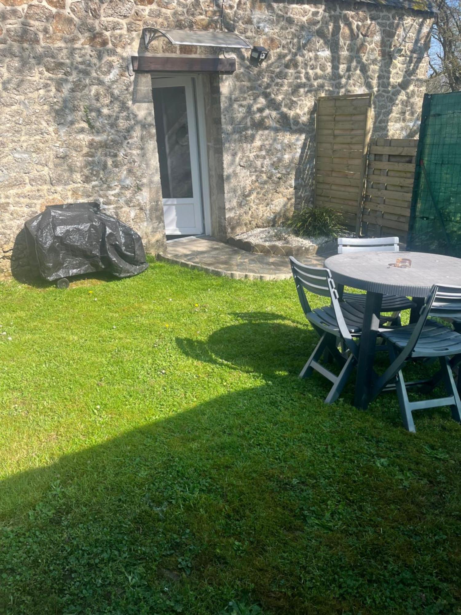 Glomel La Petite Maison De Kerguiniou מראה חיצוני תמונה